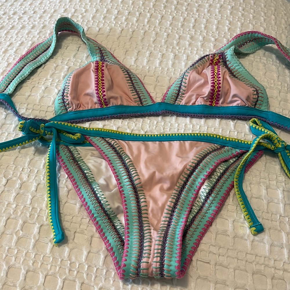 Benedetta size L top and medium bottoms like new great bikini